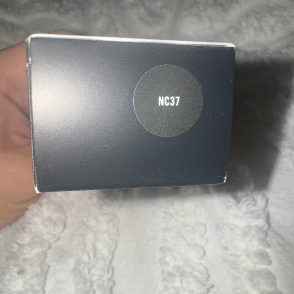 MAC Studio sculpt SPF 15 FOUNDATION 40ML 1.3floz NC37 New In Box - Picture 4 of 5